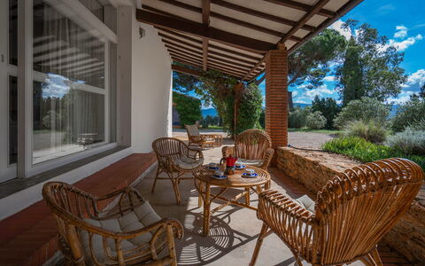 Poggetti San Luigi Country Home Follonica: Fabriek, Meubilair, Tafel, Eigendom, Stoel, Schaduw, Buitenmeubels, Hout, Lucht, Boom