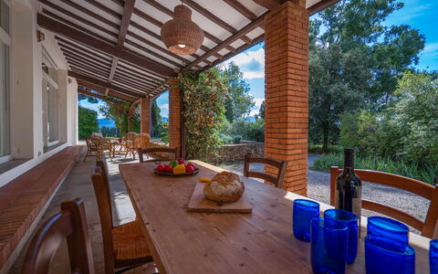 Poggetti San Luigi Country Home Follonica: Tafel, Meubilair, Eigendom, Blauw, Fabriek, Stoel, Veranda, Hout, Bloempot, Boom