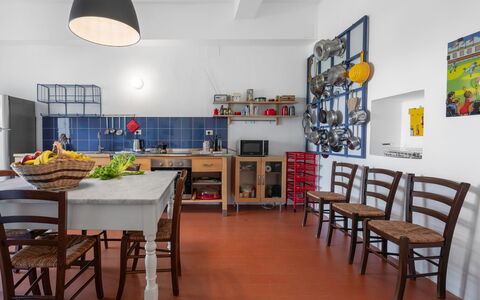 Poggetti San Luigi Country Home Follonica: Meubilair, Eigendom, Tafel, Interieur Ontwerp, Verlichting, Fotolijst, Stoel, Verdieping, Countertop, Flooring