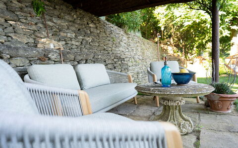 La Casa Sul Forte: Fabriek, Eigendom, Meubilair, Tafel, Bankstel, Buitenmeubels, Interieur Ontwerp, Woonkamer, Gras