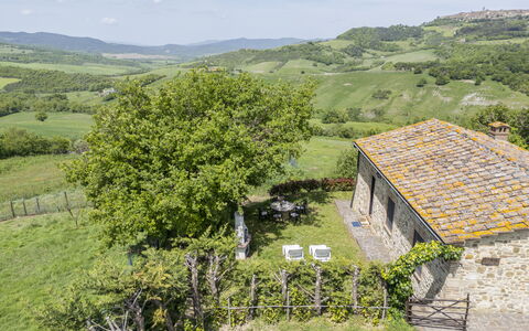 Marcigliana Cottage, Pool, Radicondoli: Fabriek, Gebouw, Wolk, Lucht, Natuurlijk Landschap, Boom, Hoogland, Huis, Landschap, Groundcover