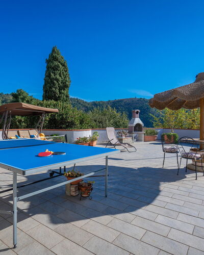 Bellavista Tuscany Apartment Panoramic Terrace: Lucht, Tafel, Fabriek, Buitenmeubels, Schaduw, Boom, Gebouw, Vrije Tijd, Landschap, Zwembad