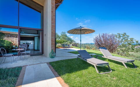 Melaiolo Modern Apartment With Pool, Montaione, To: Fabriek, Lucht, Meubilair, Eigendom, Tafel, Stoel, Azure, Schaduw, Buitenmeubels, Architectuur