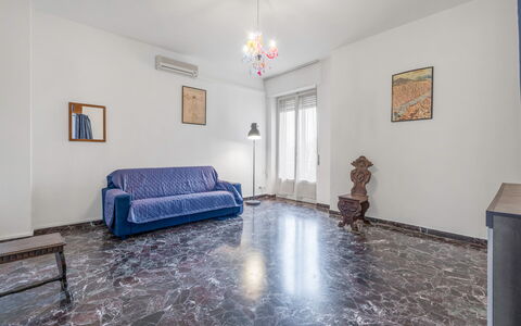 Romina Apartment, Florence, Campo Marte: Flooring, Verdieping, Interieur Ontwerp, Appartement, Plafond, Kamer, Bankstel, Woonkamer, Tapijt