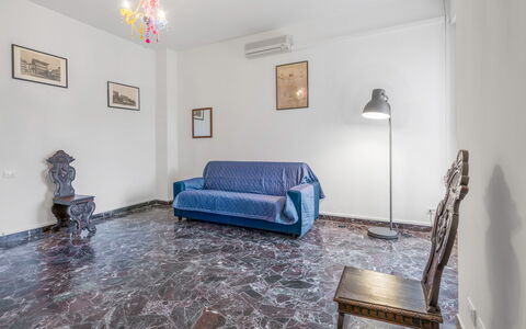 Romina Apartment, Florence, Campo Marte: Flooring, Verdieping, Interieur Ontwerp, Kamer, Bankstel, Meubilair, Plafond, Appartement, Woonkamer