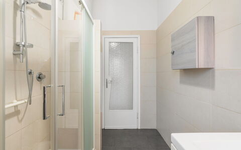 Romina Apartment, Florence, Campo Marte: Badkamer, Flooring, Muur, Loodgieterswerkinrichting, Verdieping, Interieur Ontwerp, Toilet, Wastafel In De Badkamer, Loodgieter, Wastafel