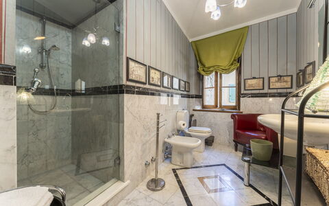 Lounge Flat Camaiore, Wifi, Versilia Coast: Eigendom, Loodgieterswerkinrichting, Bad, Badkamer, Douche, Gebouw, Interieur Ontwerp, Architectuur, Kraan, Verdieping