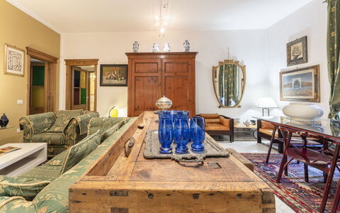 Lounge Flat Camaiore, Wifi, Versilia Coast: Fotolijst, Tafel, Meubilair, Eigendom, Cabinetry, Hout, Verlichting, Stoel, Lade, Verdieping