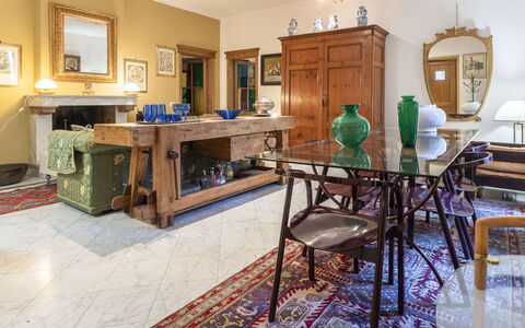 Lounge Flat Camaiore, Wifi, Versilia Coast: Meubilair, Eigendom, Fotolijst, Tafel, Azure, Hout, Flooring, Interieur Ontwerp, Woonkamer, Verdieping