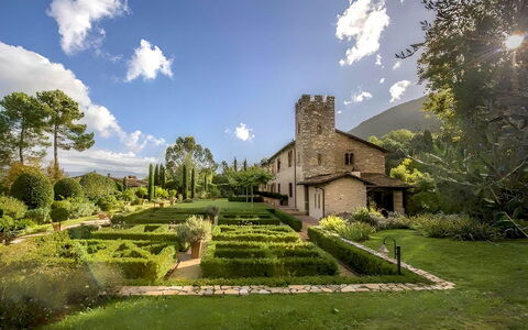 Villa Bongi: Tuin, Struik, Landscaping, Botanische Tuin, Gazon, Werf, Backyard, Landgoed, Park