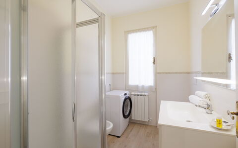 Casa Maria: Flooring, Verdieping, Interieur Ontwerp, Kamer, Loodgieterswerkinrichting, Plafond, Verlichting, Huis, Appartement, Loodgieter