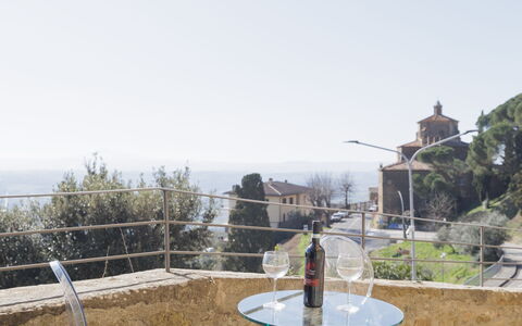 Casa Maria: Meubilair, Stoel, Buitenmeubels, Buitentafel, Schaduw, Koffietafel, Balkon, Keuken En Eettafel, Restaurant, Patio