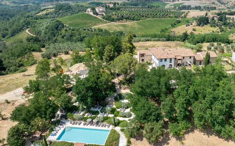 Punteriolo Spereto Family Apartment With Pool,: Boom, Woongebied, Landschap, Vogelperspectief, Land Lot, Menselijke Nederzetting, Luchtfotografie, Landelijk Gebied, Landgoed, Zwembad