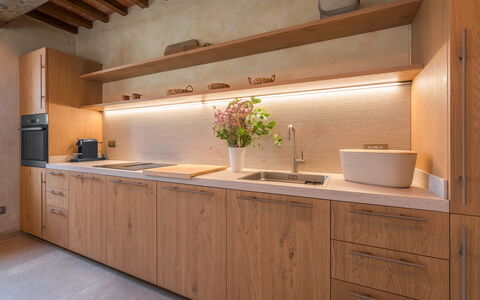 Punteriolo Spereto Family Apartment With Pool,: Cabinetry, Countertop, Meubilair, Kraan, Fabriek, Gebouw, Kamerplant, Keuken, Hout, Interieur Ontwerp