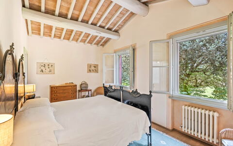 Casale Rosa: Bed, Meubilair, Muur, Slaapkamer, Interieur Ontwerp, Laken, Bedding, Flooring, Huis, Kamer