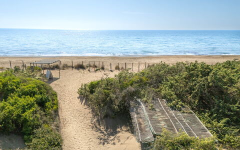 Casale Rosa: Blauw, Strand, Zwemwater, Natuurlijke Omgeving, Kust, Horizon, Zee, Zand, Kust, Kust En Oceanic Landvormen