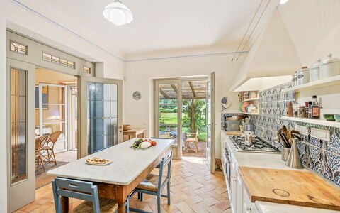 Casale Rosa: Meubilair, Interieur Ontwerp, Flooring, Hout, Keuken, Countertop, Verdieping, Plafond, Cabinetry, Huis