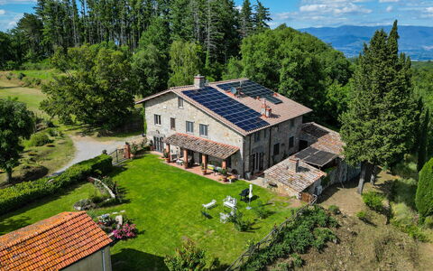 Montelucci Chianti Agrivilla: Fabriek, Gebouw, Eigendom, Venster, Lucht, Natuurlijk Landschap, Boom, Huis, Land Lot, Hoogland