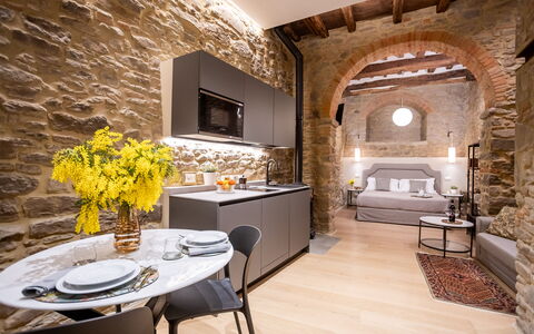 Maccari Suite: Interieur Ontwerp, Meubilair, Flooring, Woonkamer, Plafond, Stenen Muur, Bankstel, Stoel, Lichte Inrichting