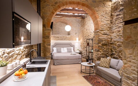 Maccari Suite: Meubilair, Interieur Ontwerp, Flooring, Verdieping, Kamer, Plafond, Woonkamer, Appartement, Bankstel, Stoel