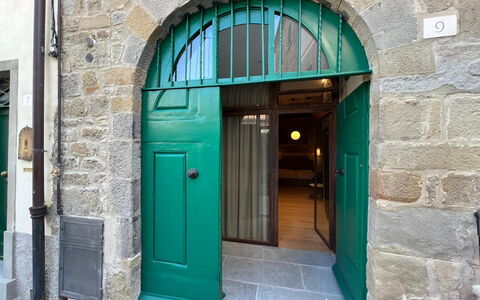 Maccari Suite: Eigendom, Gebouw, Deur, Venster, Hout, Huis, Home Deur, Facade, Metselwerk