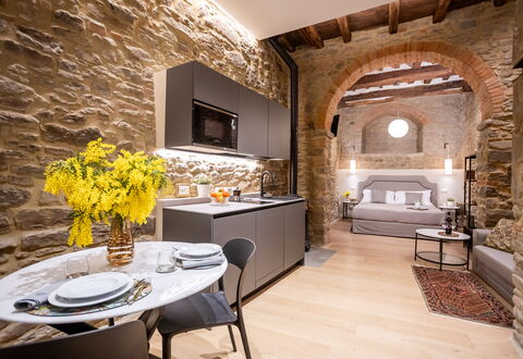 Maccari Suite: Interieur Ontwerp, Meubilair, Flooring, Woonkamer, Plafond, Stenen Muur, Bankstel, Stoel, Lichte Inrichting