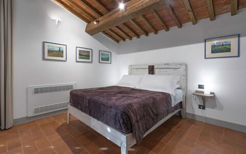 La Capanna, Borgo Campassini, Monteriggioni: Interieur Ontwerp, Plafond, Verdieping, Kamer, Appartement, Slaapkamer, Bed, Fotolijst, Bed Frame, Bedding