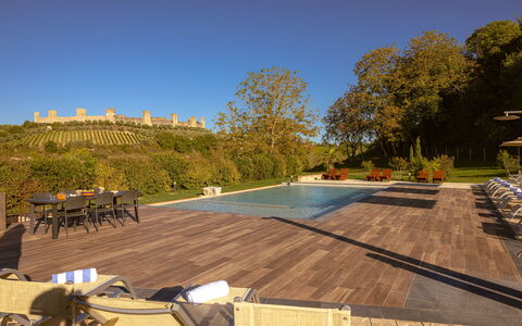 Le Volte, Borgo Campassini, Monteriggioni: Meubilair, Buitenmeubels, Tuin, Stoel, Buitentafel, Eco Hotel, Schaduw, Zwembad, Ligstoel, Landscaping