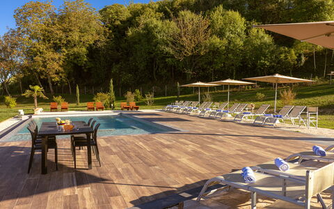 Le Volte, Borgo Campassini, Monteriggioni: Zwembad, Buitenmeubels, Meubilair, Toevlucht, Ligstoel, Stoel, Eco Hotel, Paraplu, Vrije Tijd, Tuin