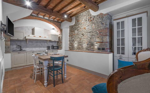 Le Torri, Borgo Campassini, Monteriggioni: Muur, Interieur Ontwerp, Meubilair, Flooring, Plafond, Verdieping, Verlichting, Keuken, Countertop, Kamer