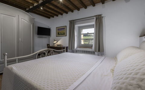Il Borgo, Borgo Campassini, Monteriggioni: Meubilair, Interieur Ontwerp, Slaapkamer, Plafond, Bed, Kamer, Verdieping, Huis, Flooring, Verlichting