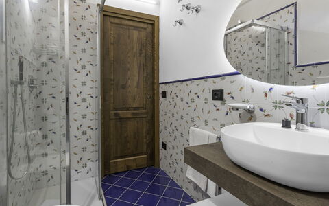 La Piazzetta, Borgo Campassini, Monteriggioni: Muur, Interieur Ontwerp, Loodgieterswerkinrichting, Flooring, Verdieping, Badkamer, Kraan, Loodgieter, Tegel, Huis