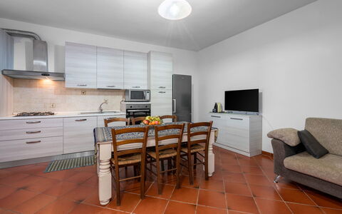 Borgo House In Florentine Hills With Pool: Flooring, Interieur Ontwerp, Verdieping, Meubilair, Keuken, Countertop, Kamer, Plafond, Toestel Van De Keuken, Cabinetry