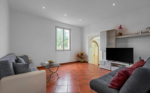 Borgo House In Florentine Hills With Pool: Interieur Ontwerp, Meubilair, Flooring, Muur, Verdieping, Plafond, Bankstel, Kamer, Woonkamer, Verlichting