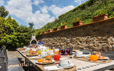 Villa Cerreta: Zwembad, Buitenmeubels, Toevlucht, Bloempot, Tuin, Eco Hotel, Kamerplant, Werf, Ligstoel, Buitentafel