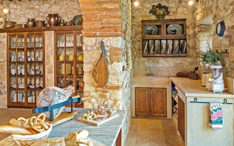 Villa Aiola: Meubilair, Interieur Ontwerp, Hout, Flooring, Keuken, Verlichting, Verdieping, Plank, Cabinetry, Kamer