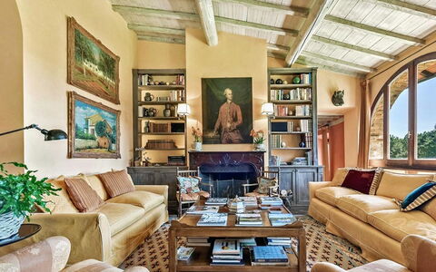 Villa Aiola: Meubilair, Huis, Interieur Ontwerp, Bankstel, Woonkamer, Kamer, Appartement, Fotolijst