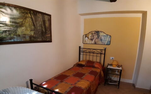 Il Bosco: Muur, Bed, Slaapkamer, Laken, Bedding, Bed Frame, Interieur Ontwerp, Fotolijst, Verdieping, Linens