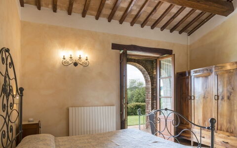 Podere Aurora: Muur, Meubilair, Interieur Ontwerp, Plafond, Slaapkamer, Verdieping, Huis, Bed Frame, Kamer, Bed