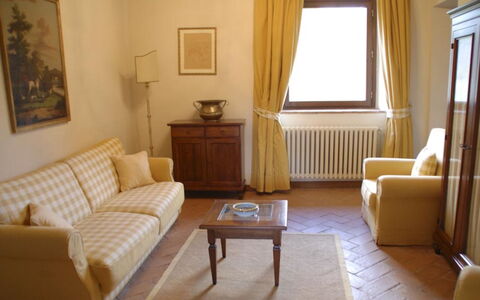 Magnolia e Camelia: Meubilair, Interieur Ontwerp, Flooring, Hout, Verdieping, Kamer, Bankstel, Woonkamer, Fotolijst, Tafel