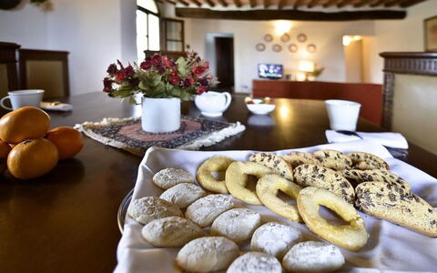 Il Tinaio: Voedsel, Tableware, Ingrediënt, Finger Food, Nagerecht, Serveware, Koken