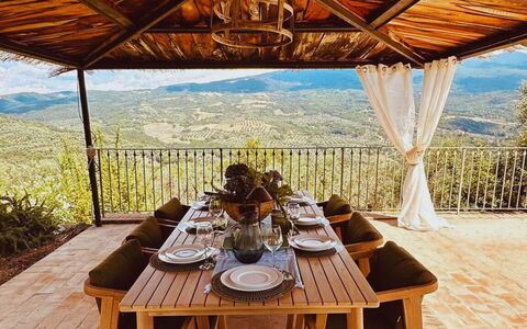 Poggio Aperto: Meubilair, Heuvel, Stoel, Tafel, Buitenmeubels, Bergketen, Eco Hotel, Veranda, Buitentafel, Toevlucht