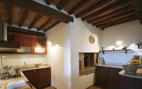 Santo Stefano: Interieur Ontwerp, Keuken, Hout, Flooring, Countertop, Toestel Van De Keuken, Plafond, Meubilair, Verdieping, Verlichting