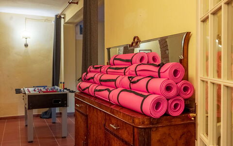 La Palazzina: Flooring, Verdieping, Interieur Ontwerp, Kamer, Beits, Vernis, Gordijn, Hardwood, Linens