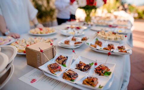 La Palazzina: Voedsel, Tableware, Finger Food, Tafel, Dishware, Meubilair, Serveware, Brunch, Bord