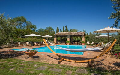 Villa Giuncheto: Toevlucht, Zwembad, Schaduw, Buitenmeubels, Landgoed, Eco Hotel, Hacienda, Ligstoel, Landscaping, Tuin