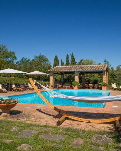 Villa Giuncheto: Toevlucht, Zwembad, Schaduw, Buitenmeubels, Landgoed, Eco Hotel, Hacienda, Ligstoel, Landscaping, Tuin