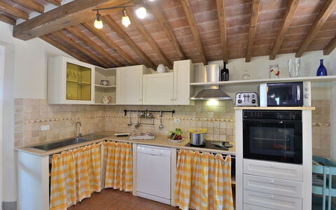 Bellaria: Keuken, Meubilair, Countertop, Toestel Van De Keuken, Interieur Ontwerp, Flooring, Major Appliance, Hout, Cabinetry, Plafond