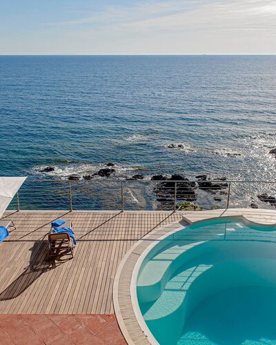 Villa Baia al Mare: Blauw, Water, Zwemwater, Zwembad, Zee, Buitenmeubels, Kust En Oceanic Landvormen, Toevlucht, Kust, Oceaan