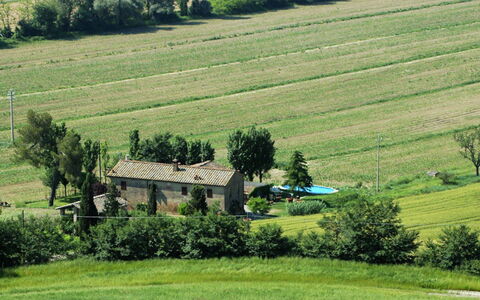 Casalunga: Gras, Grasland, Huis, Plain, Landelijk Gebied, Land Lot, Landschap, Verblijf, Menselijke Nederzetting